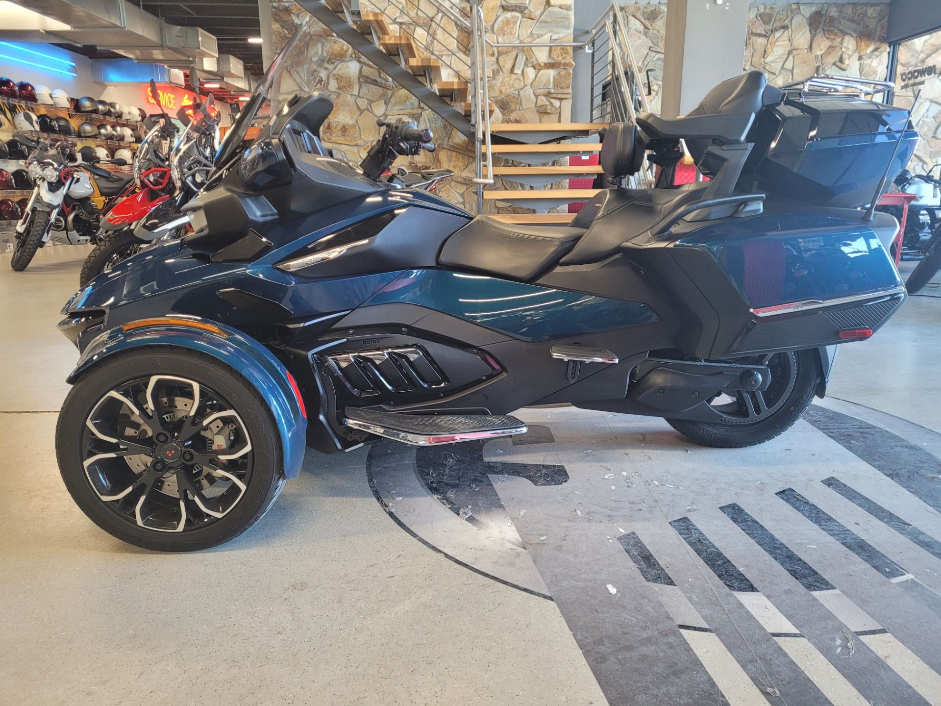 2021 Can-Am Spyder RT Limited in Fort Myers, Florida - Photo 2