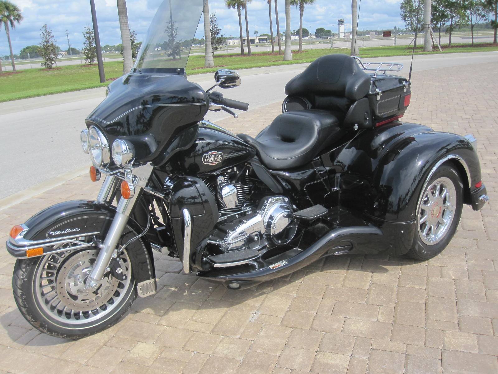 2010 Harley-Davidson California Sidecar in Fort Myers, Florida - Photo 14