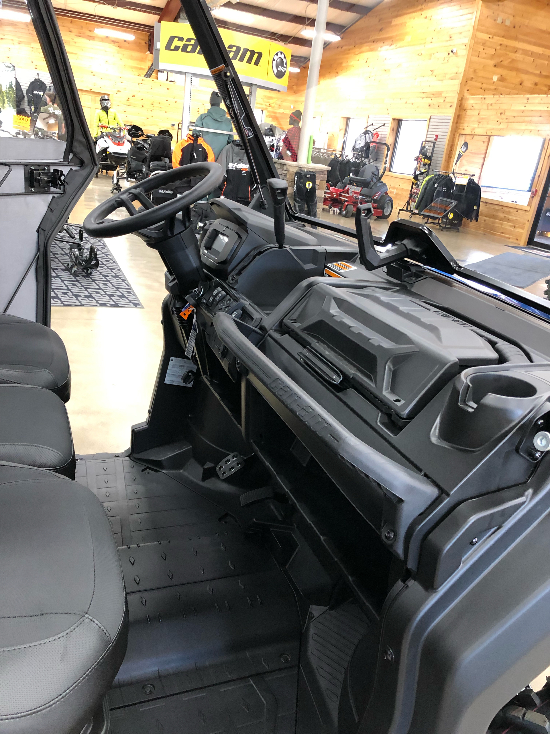 2022 Can-Am Defender XT HD10 in Montrose, Pennsylvania - Photo 11
