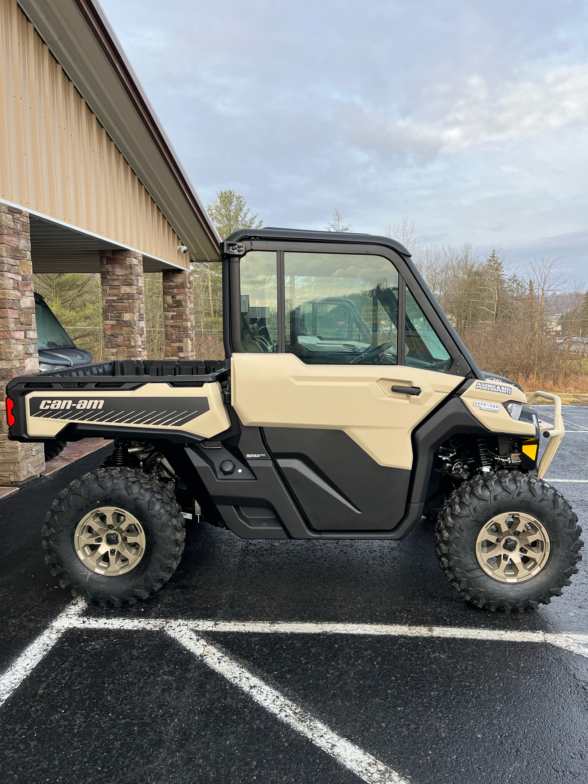 2024 Can-Am Defender Limited HD10 in Montrose, Pennsylvania - Photo 3