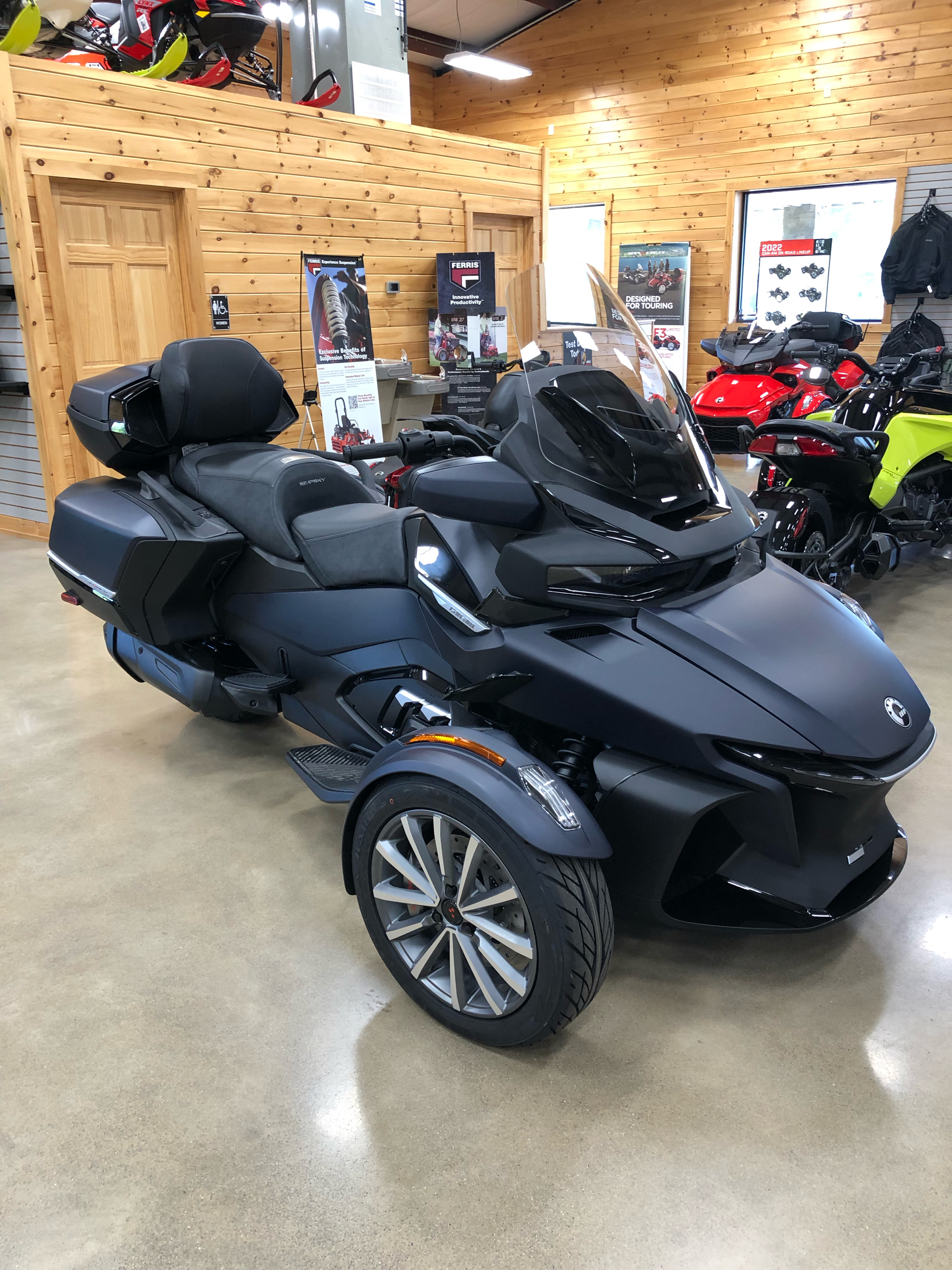 2022 Can-Am Spyder RT Sea-to-Sky in Montrose, Pennsylvania - Photo 1