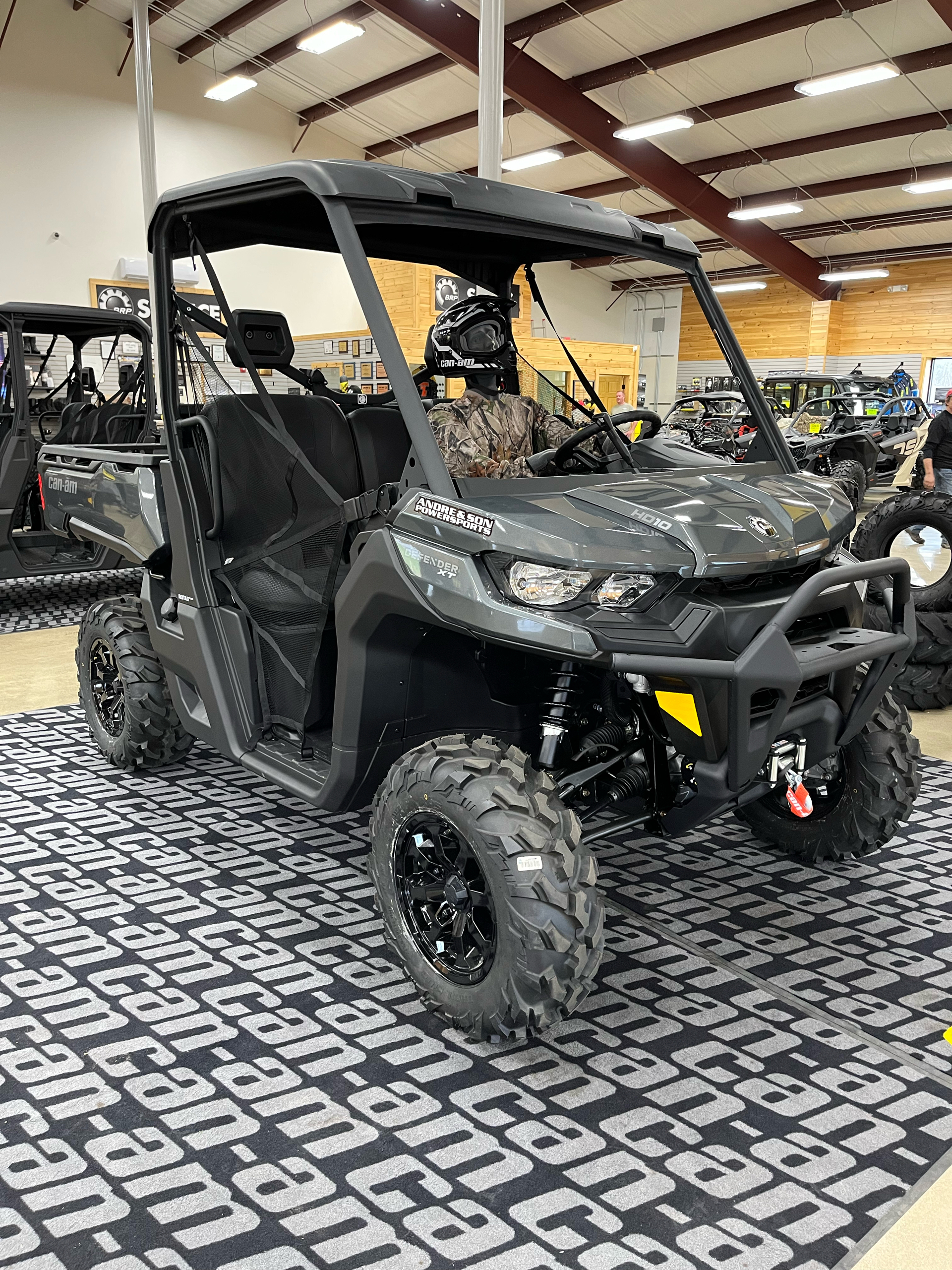 2023 Can-Am Defender XT HD10 in Montrose, Pennsylvania - Photo 2