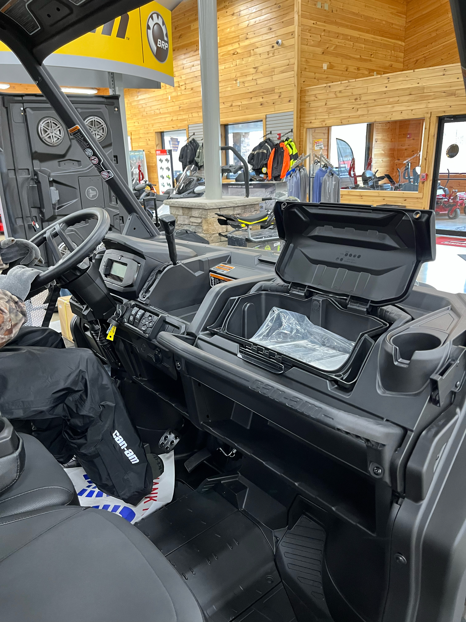 2023 Can-Am Defender XT HD10 in Montrose, Pennsylvania - Photo 16
