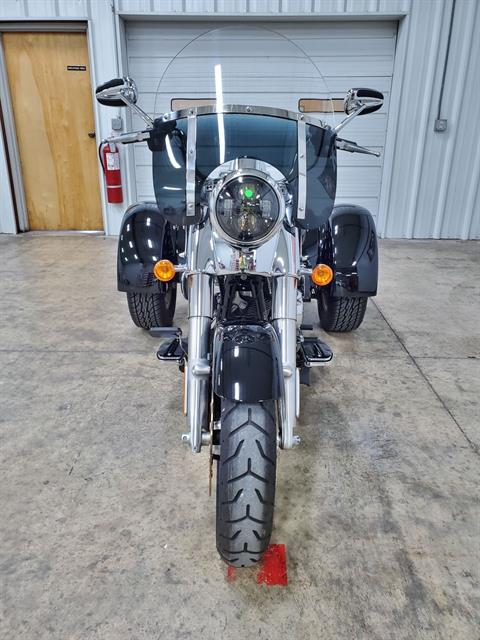 2015 Harley-Davidson Freewheeler™ in Sandusky, Ohio - Photo 4