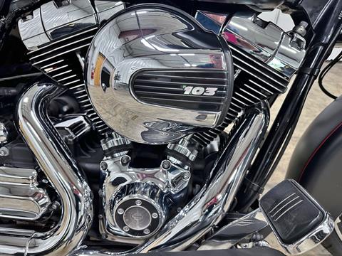 2016 Harley-Davidson Street Glide® Special in Sandusky, Ohio - Photo 2