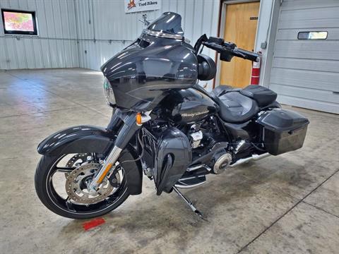2017 Harley-Davidson CVO™ Street Glide® in Sandusky, Ohio - Photo 5