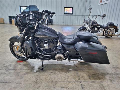 2017 Harley-Davidson CVO™ Street Glide® in Sandusky, Ohio - Photo 6