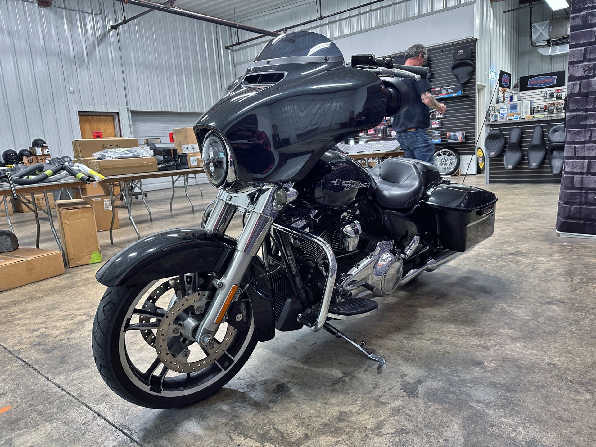 2018 Harley-Davidson Street Glide® in Sandusky, Ohio - Photo 5