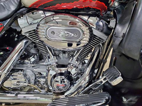2006 Harley-Davidson CVO™ Screamin' Eagle® Ultra Classic® Electra Glide® in Sandusky, Ohio - Photo 2