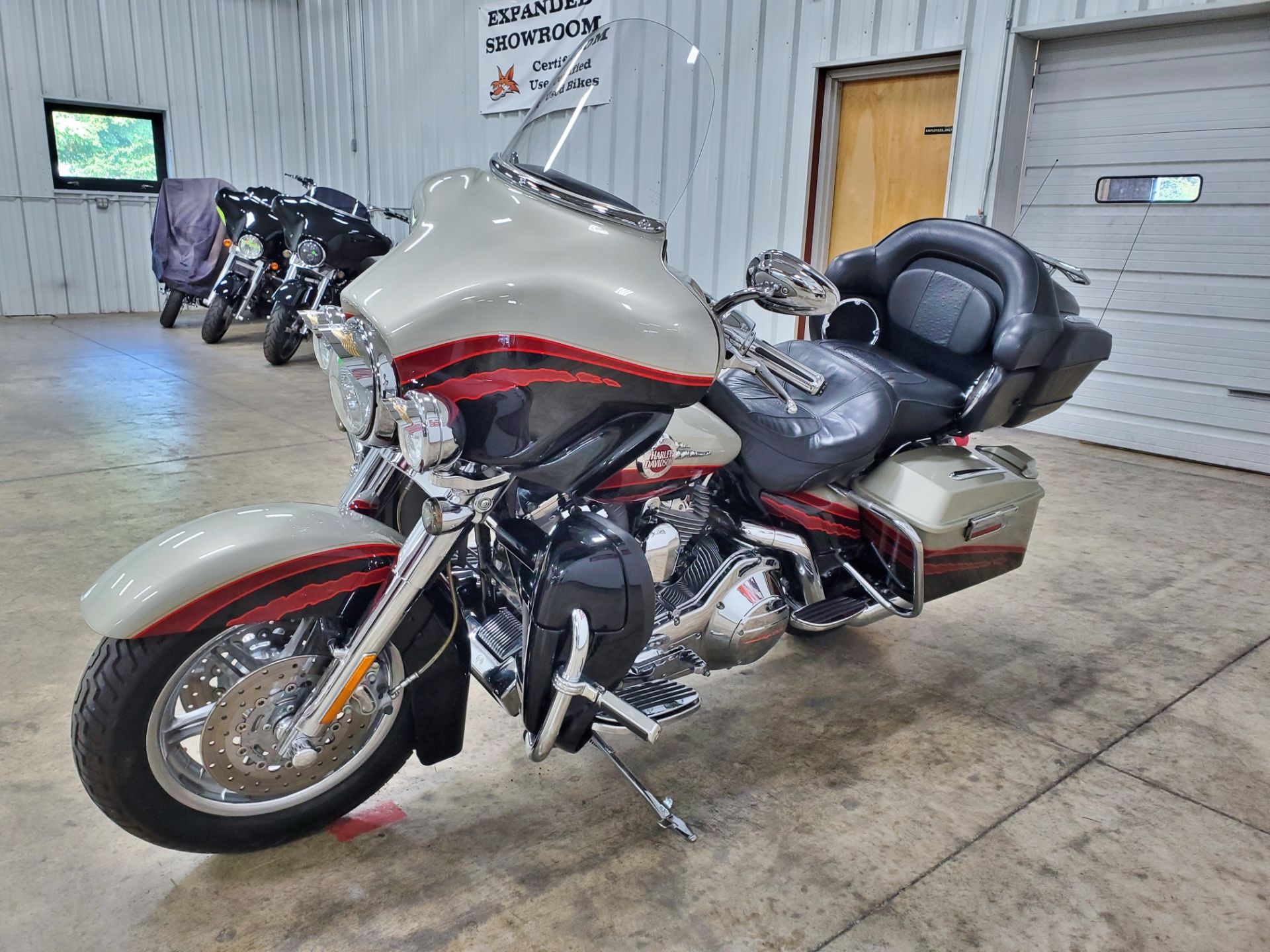 2006 Harley-Davidson CVO™ Screamin' Eagle® Ultra Classic® Electra Glide® in Sandusky, Ohio - Photo 5