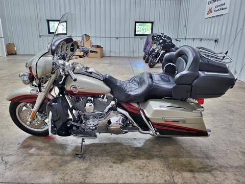 2006 Harley-Davidson CVO™ Screamin' Eagle® Ultra Classic® Electra Glide® in Sandusky, Ohio - Photo 6