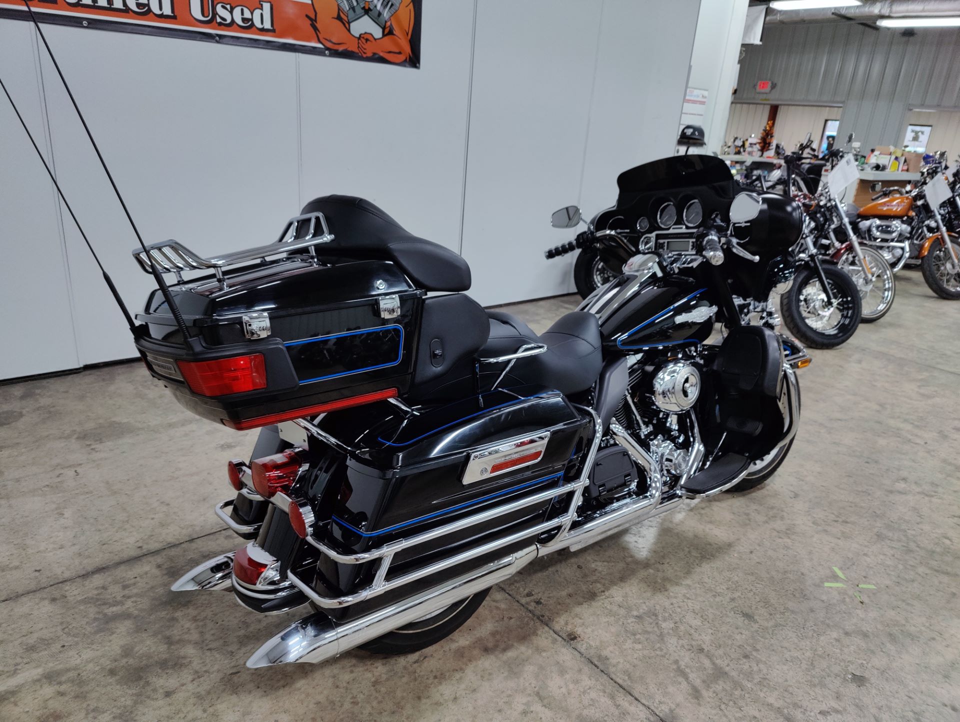 2010 Harley-Davidson Ultra Classic® Electra Glide® Firefighter Special Edition in Sandusky, Ohio - Photo 10
