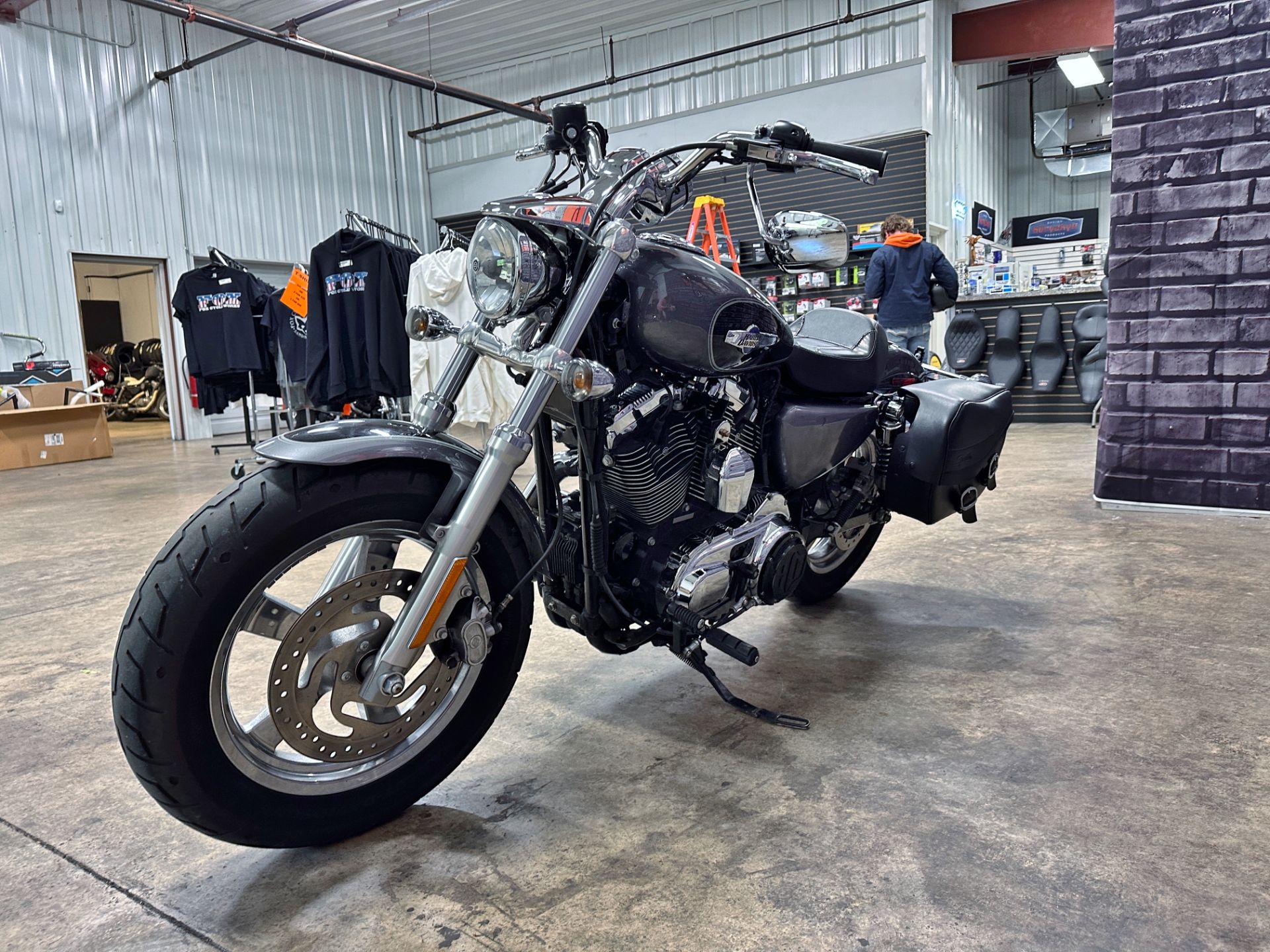 2014 Harley-Davidson 1200 Custom in Sandusky, Ohio - Photo 5