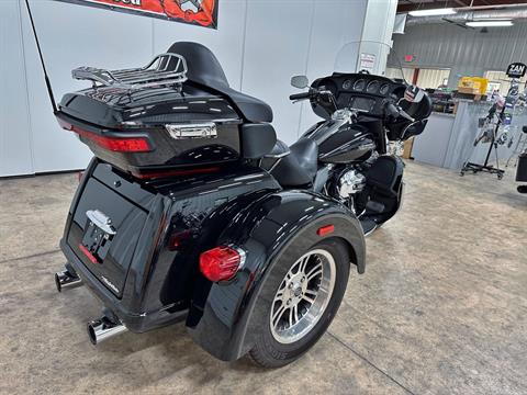2016 Harley-Davidson Tri Glide® Ultra in Sandusky, Ohio - Photo 9