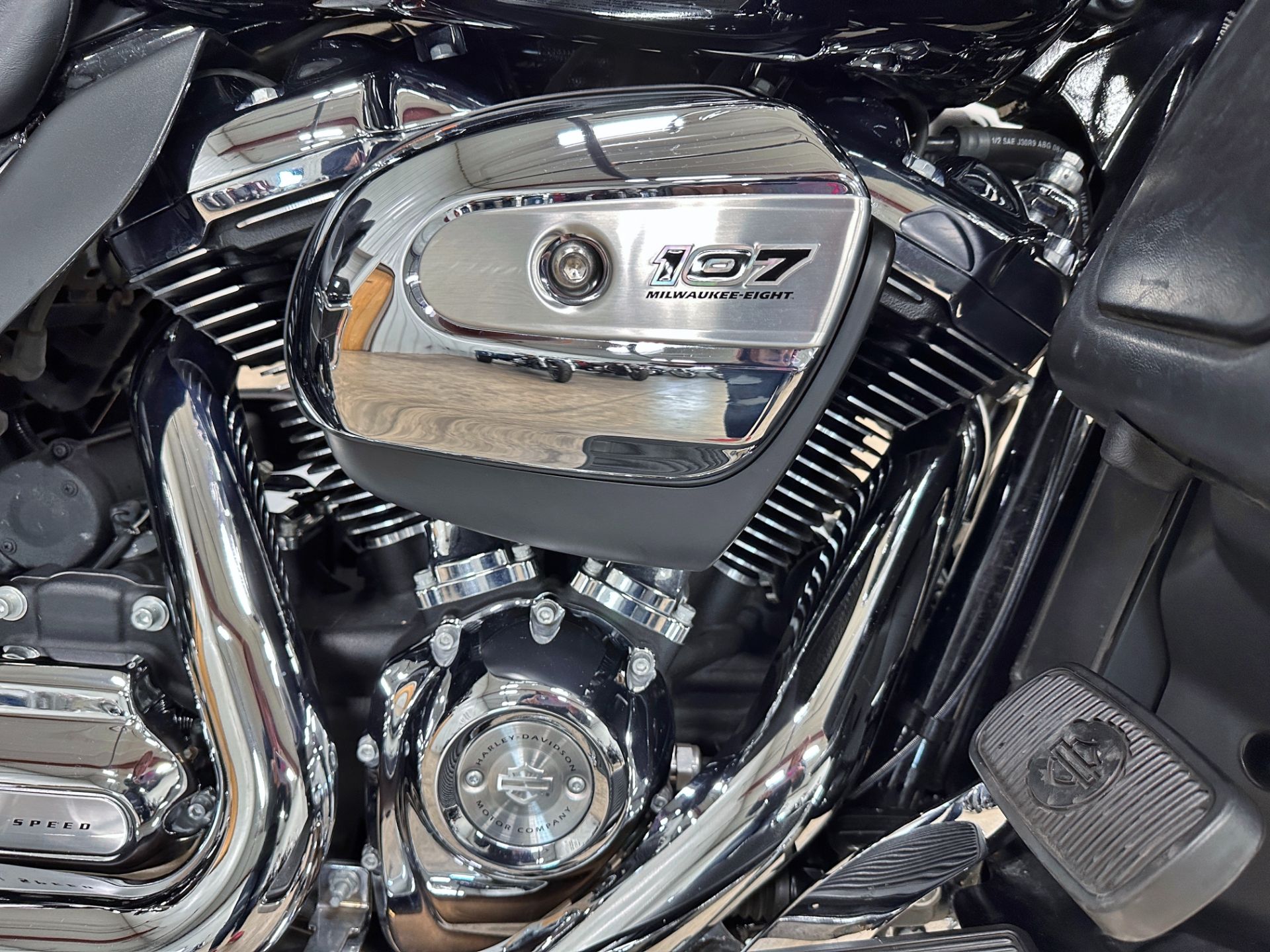 2017 Harley-Davidson Ultra Limited Low in Sandusky, Ohio - Photo 2