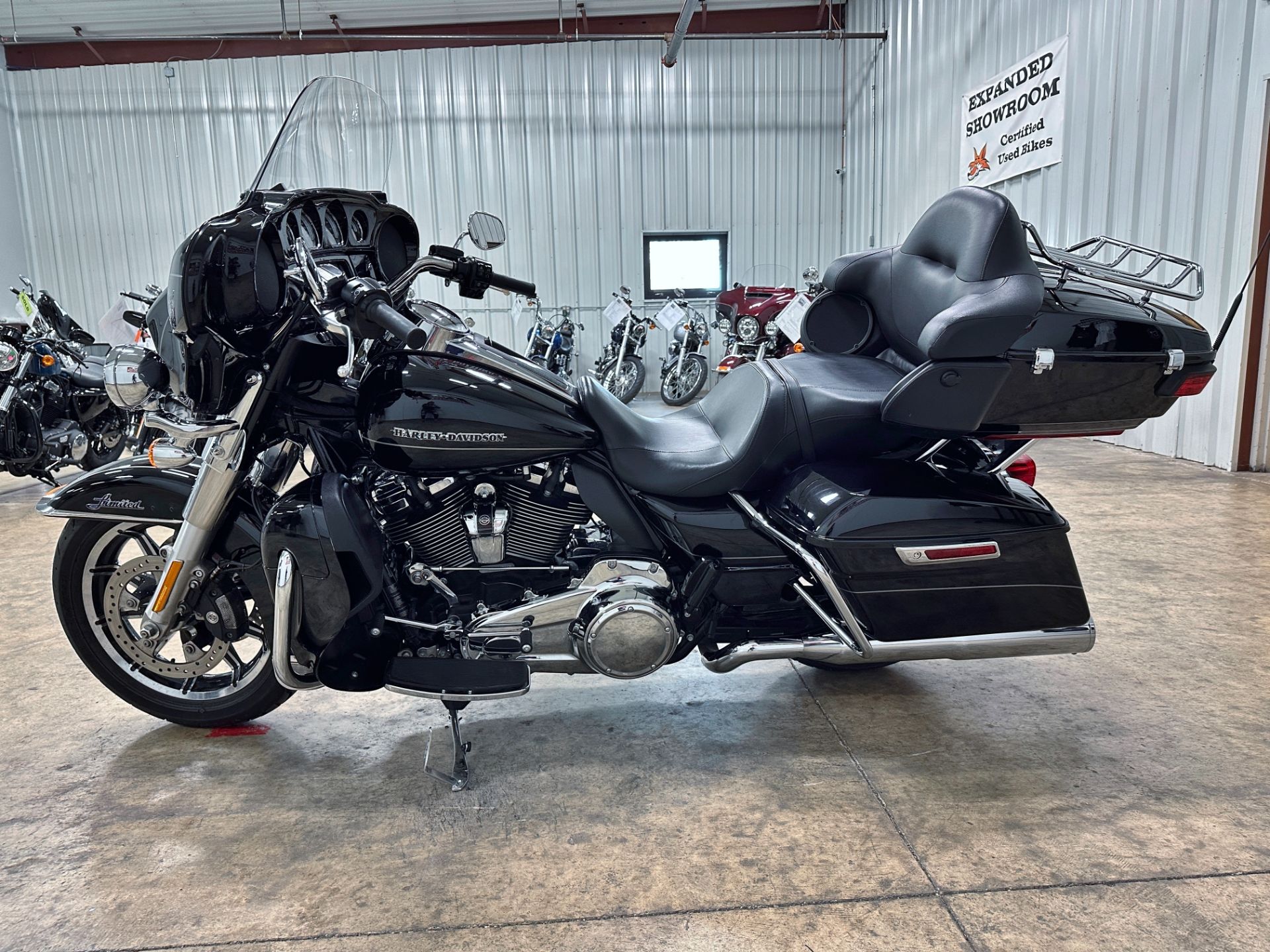 2017 Harley-Davidson Ultra Limited Low in Sandusky, Ohio - Photo 6