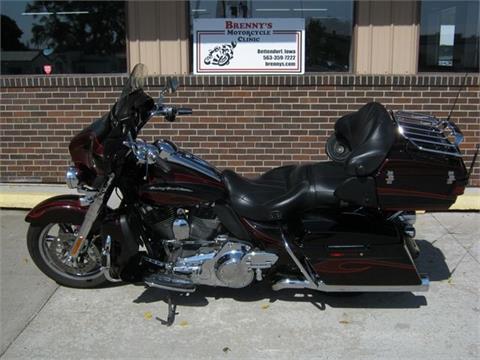 2013 Harley-Davidson FLHTCUSE8 CVO CVO in Bettendorf, Iowa - Photo 8