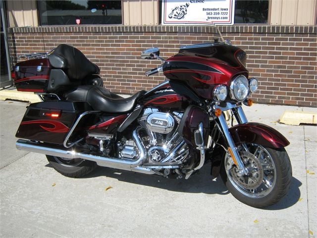 2013 Harley-Davidson FLHTCUSE8 CVO CVO in Bettendorf, Iowa - Photo 1