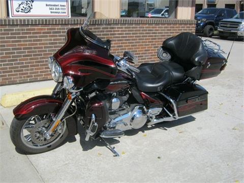 2013 Harley-Davidson FLHTCUSE8 CVO CVO in Bettendorf, Iowa - Photo 2