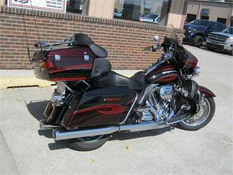 2013 Harley-Davidson FLHTCUSE8 CVO CVO in Bettendorf, Iowa - Photo 7