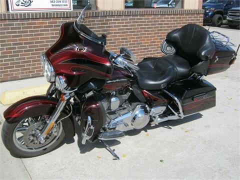 2013 Harley-Davidson FLHTCUSE8 CVO CVO in Bettendorf, Iowa - Photo 10