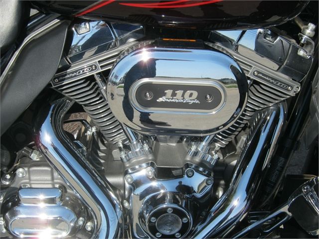 2013 Harley-Davidson FLHTCUSE8 CVO CVO in Bettendorf, Iowa - Photo 11