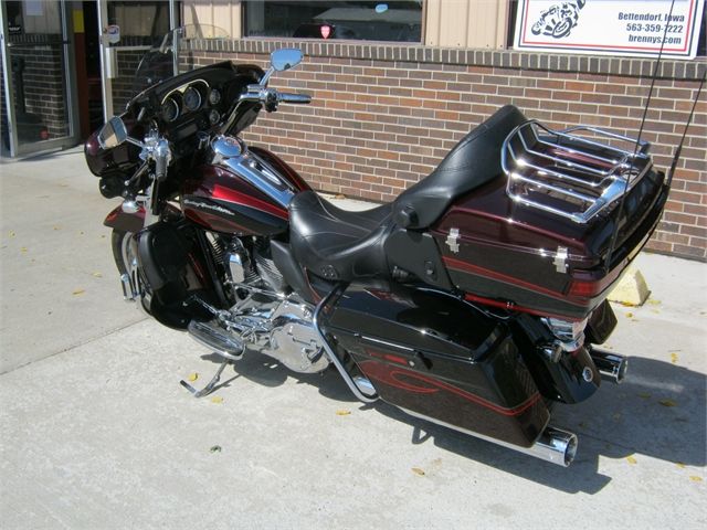 2013 Harley-Davidson FLHTCUSE8 CVO CVO in Bettendorf, Iowa - Photo 18