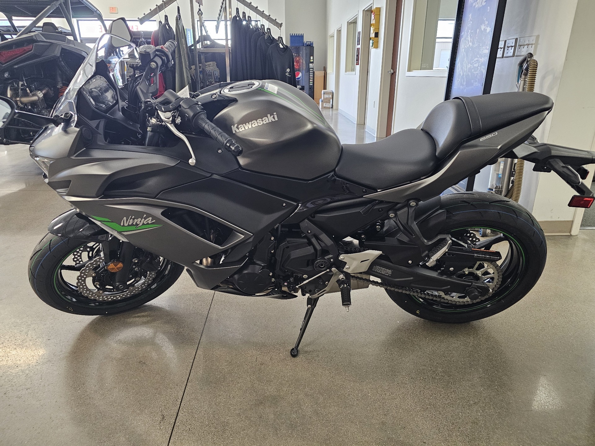 2024 Kawasaki Ninja 650 in Bettendorf, Iowa - Photo 2