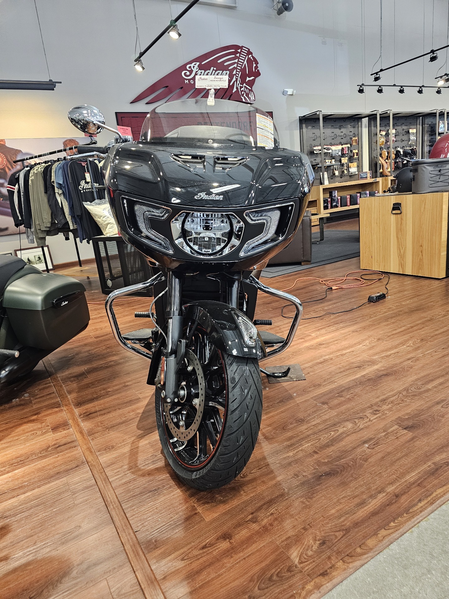 2023 Indian Motorcycle Challenger® Limited in Bettendorf, Iowa - Photo 2