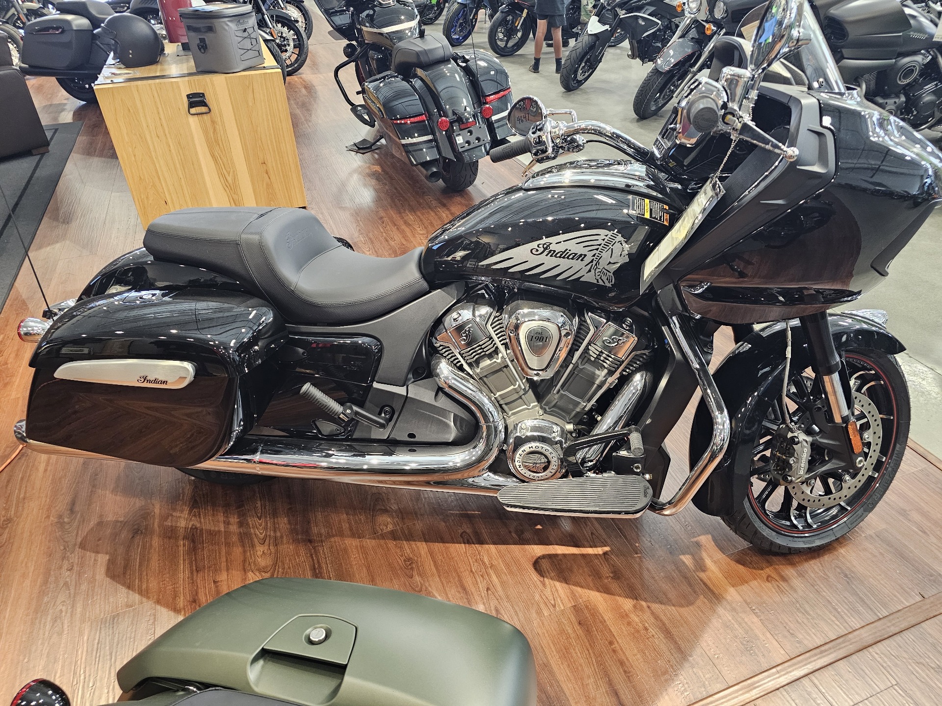 2023 Indian Motorcycle Challenger® Limited in Bettendorf, Iowa - Photo 3