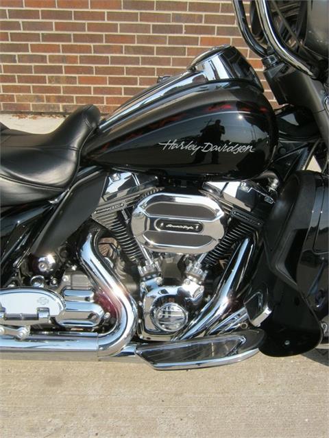 2015 Harley-Davidson CVO™ Limited in Bettendorf, Iowa - Photo 28