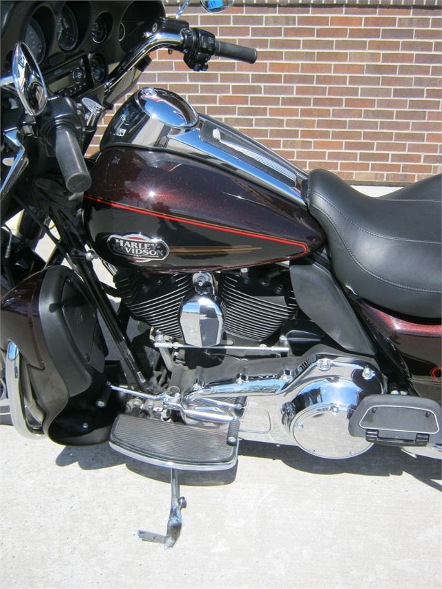 2011 Harley-Davidson Ultra Classic® Electra Glide® in Bettendorf, Iowa - Photo 2