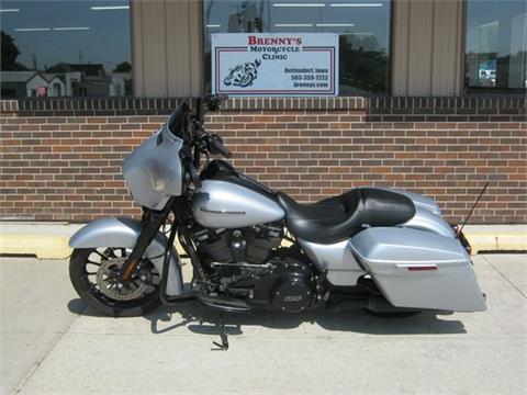 2019 Harley-Davidson Street Glide® Special in Bettendorf, Iowa - Photo 2