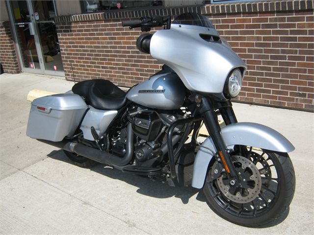 2019 Harley-Davidson Street Glide® Special in Bettendorf, Iowa - Photo 4