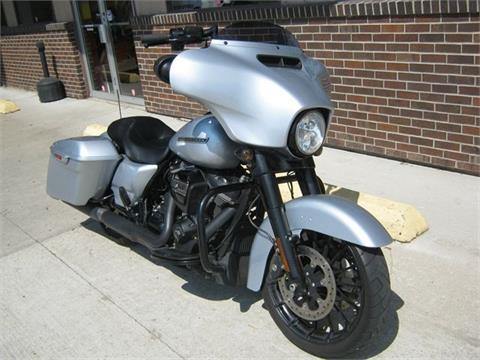 2019 Harley-Davidson Street Glide® Special in Bettendorf, Iowa - Photo 16