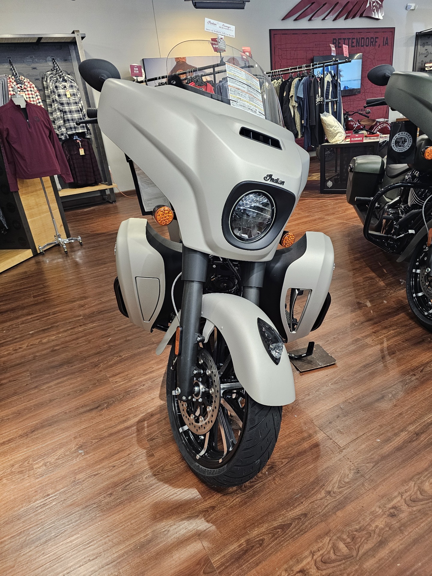 2023 Indian Motorcycle Roadmaster® Dark Horse® in Bettendorf, Iowa - Photo 2