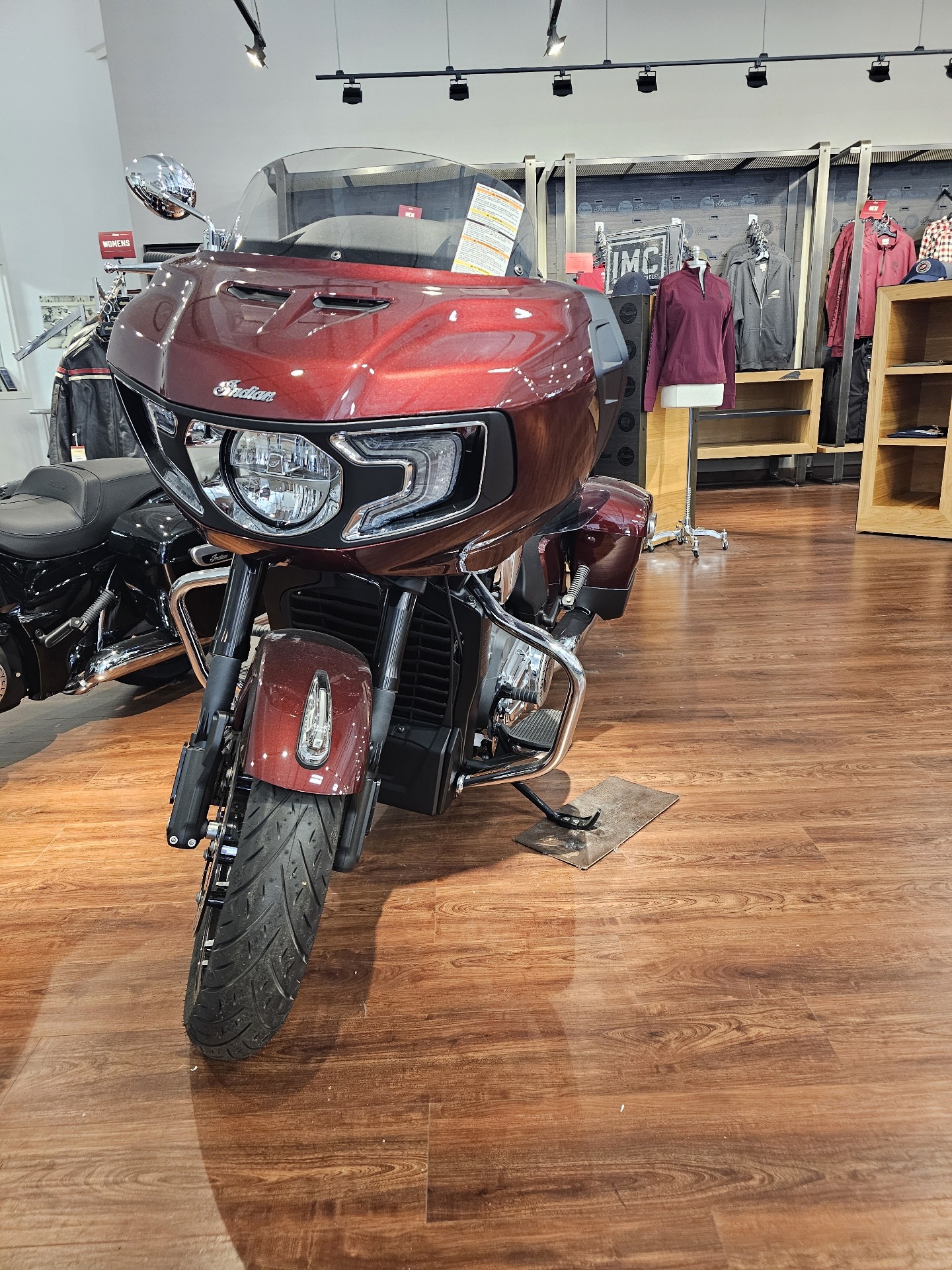 2022 Indian Motorcycle Challenger® Limited in Bettendorf, Iowa - Photo 2