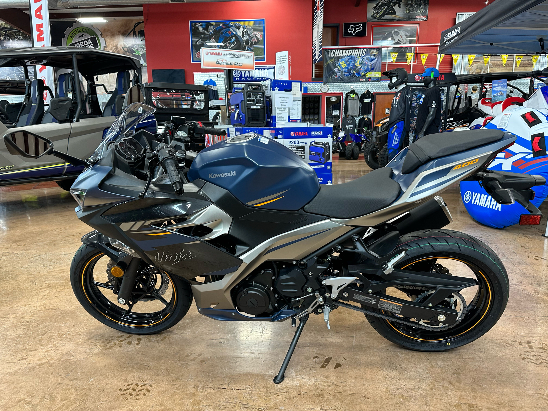 2023 Kawasaki Ninja 400 in Evansville, Indiana - Photo 4