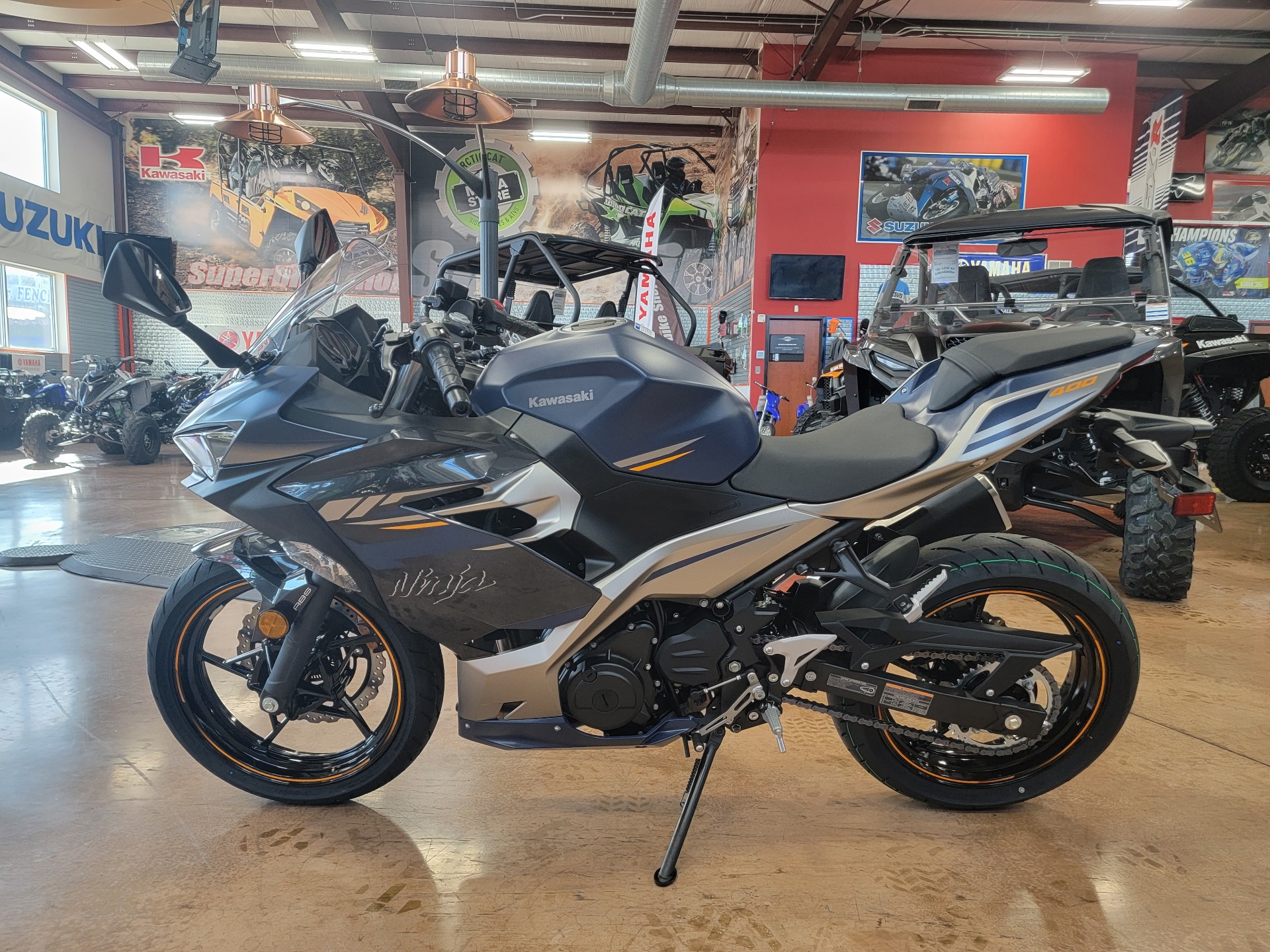 2023 Kawasaki Ninja 400 ABS in Evansville, Indiana - Photo 4