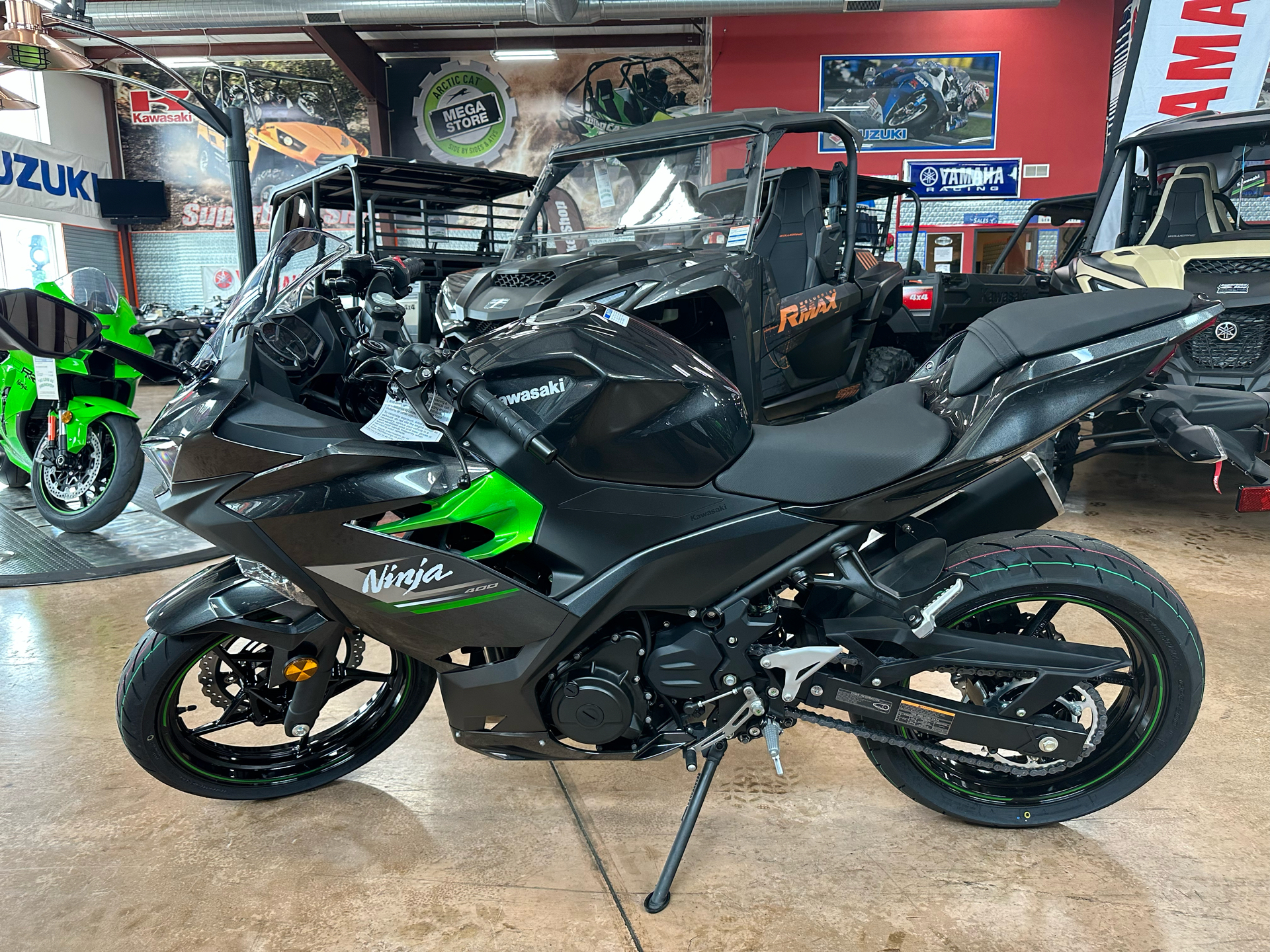 2023 Kawasaki Ninja 400 in Evansville, Indiana - Photo 3