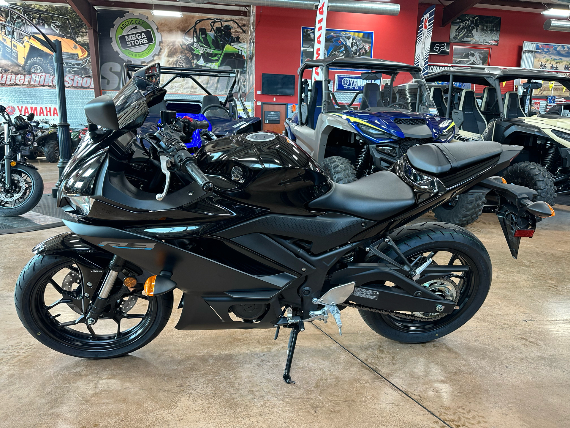 2023 Yamaha YZF-R3 ABS in Evansville, Indiana - Photo 4