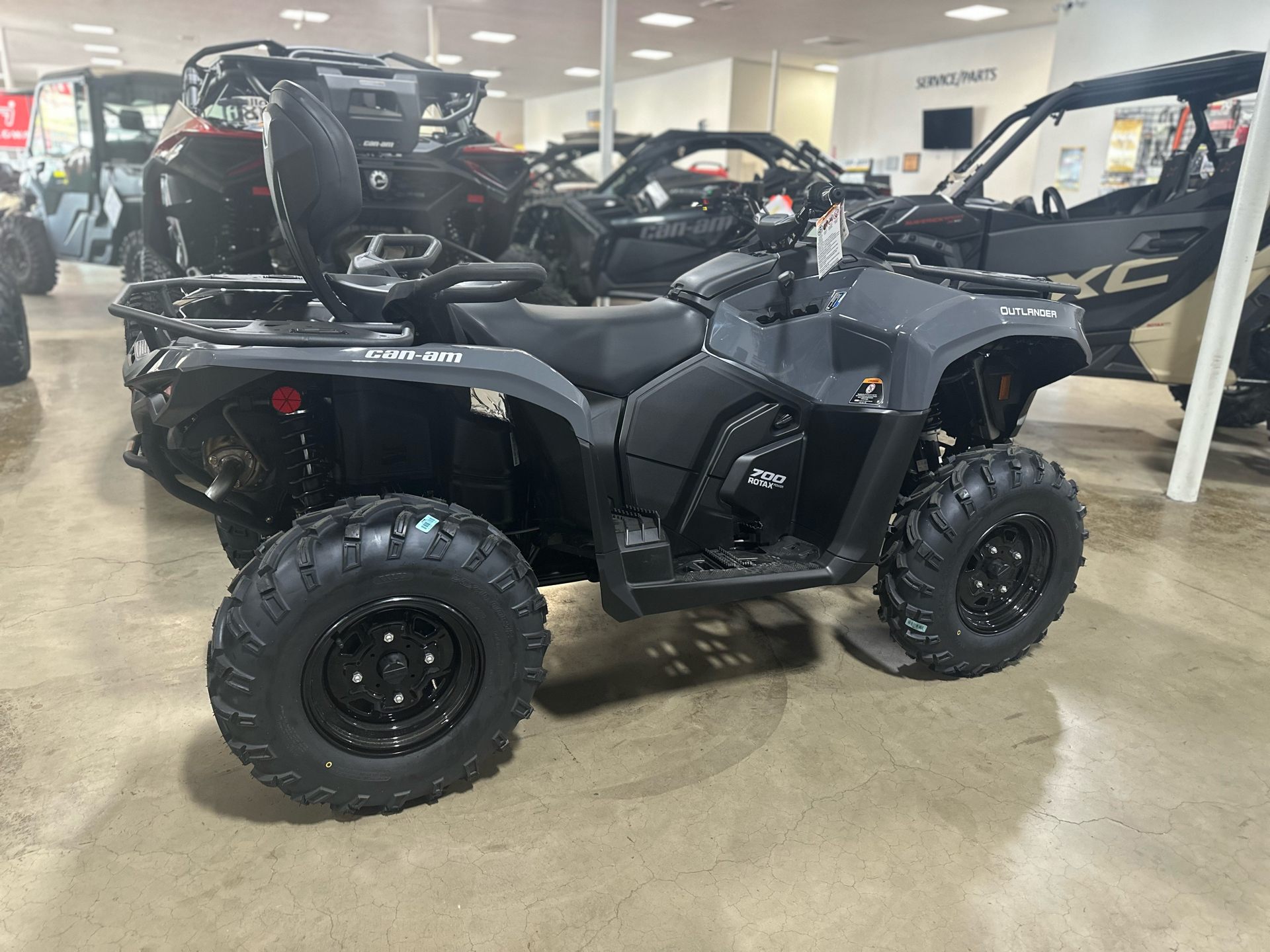 2024 Can-Am Outlander MAX DPS 700 in Eugene, Oregon - Photo 2