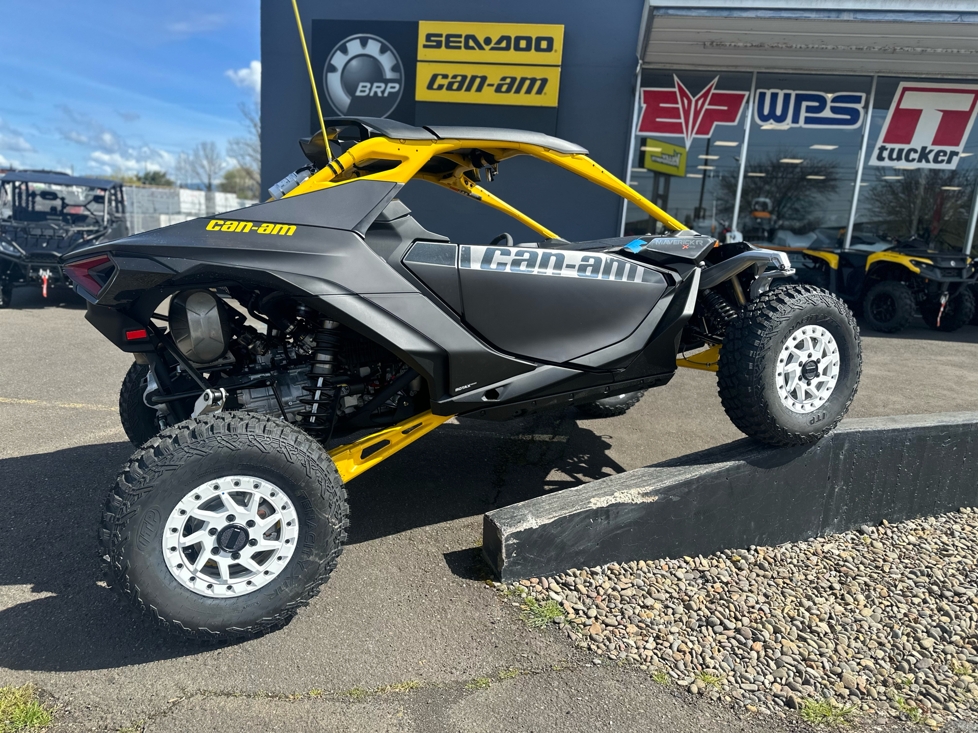 2024 Can-Am Maverick R X RS in Eugene, Oregon - Photo 2