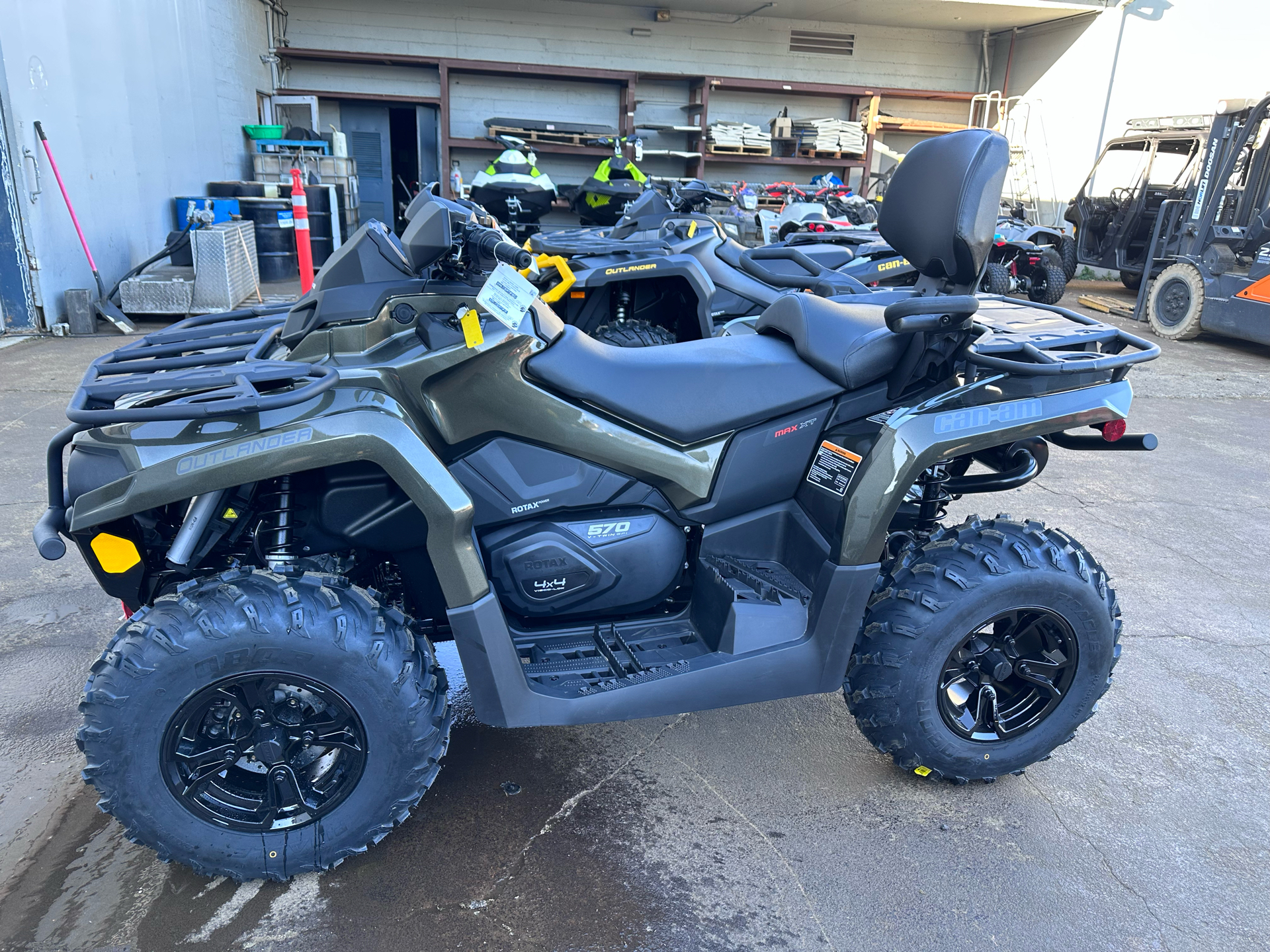 2023 Can-Am Outlander MAX XT 570 in Eugene, Oregon - Photo 1