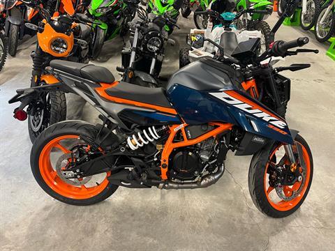 2024 KTM 390 Duke in West Burlington, Iowa - Photo 3