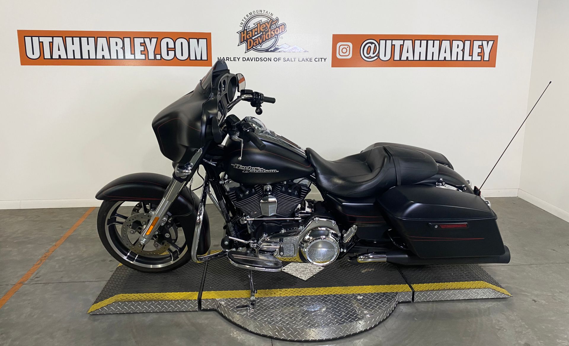2016 Harley-Davidson Street Glide® Special in Sandy, Utah - Photo 3