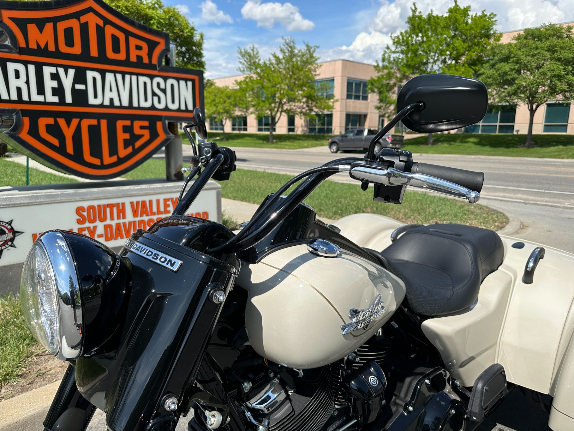 2023 Harley-Davidson Freewheeler® in Sandy, Utah - Photo 8
