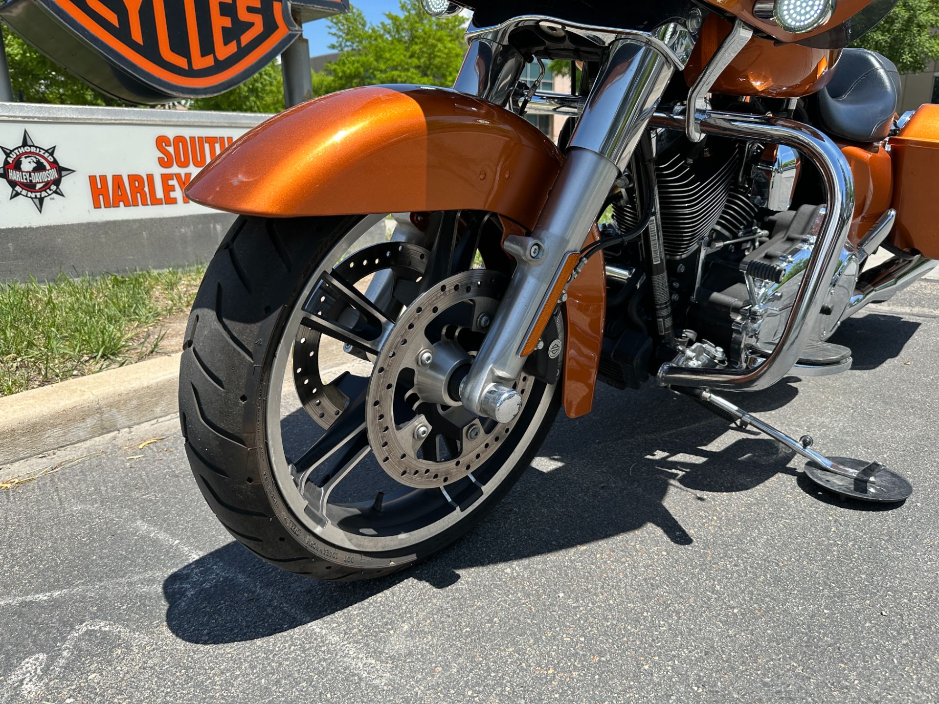 2016 Harley-Davidson Road Glide® in Sandy, Utah - Photo 9