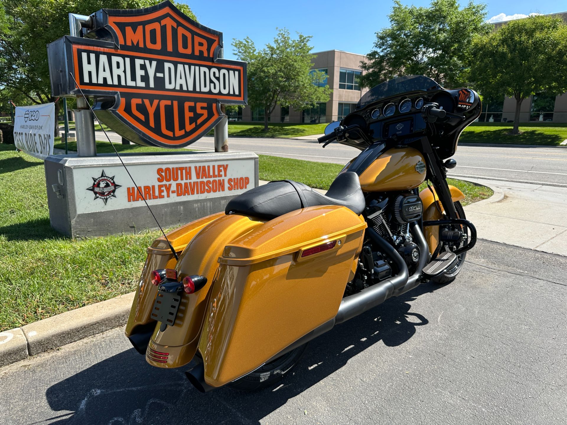 New 2023 Harley-Davidson Street Glide® Special Prospect Gold (Black 