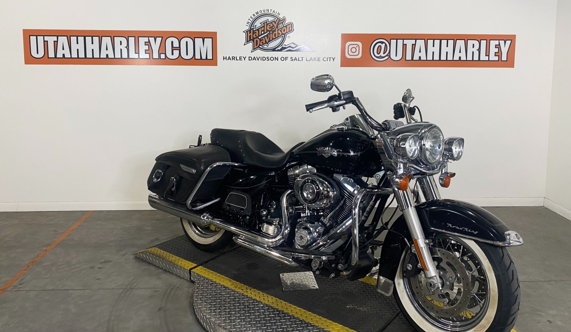 2011 Harley-Davidson Road King® Classic in Salt Lake City, Utah - Photo 2